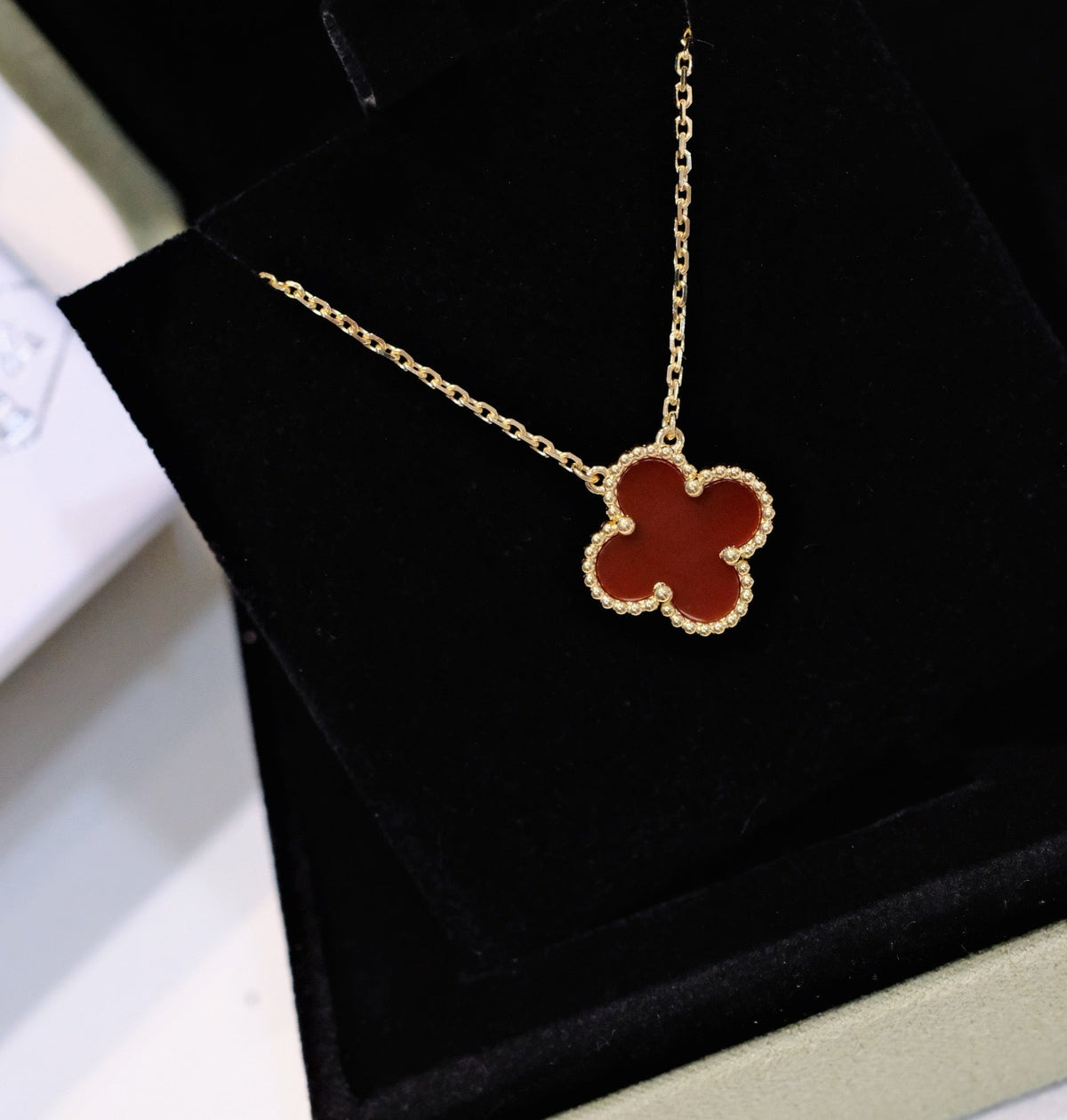 [sparkle Jewelry ]CLOVER 15MM CARNELIAN SINGLE FLOWER NECKLACE