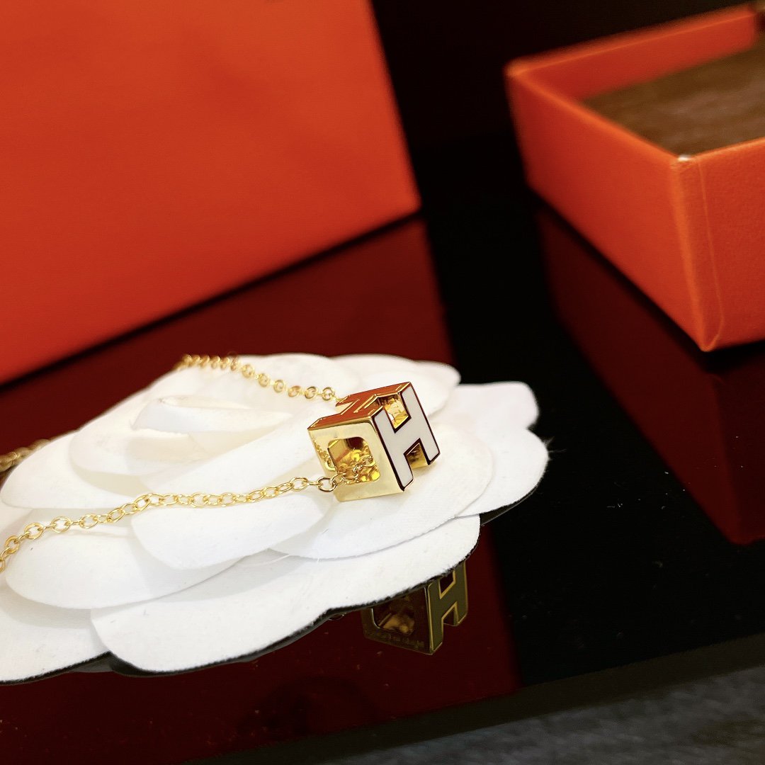 [sparkle Jewelry ]H WHITE SQUARE GOLD NECKLACE