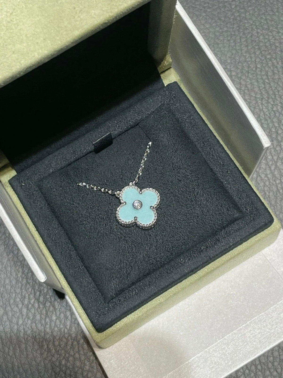 [sparkle Jewelry ]CLOVER 1 DIAMOND LIGHT BLUE SILVER NECKLACE