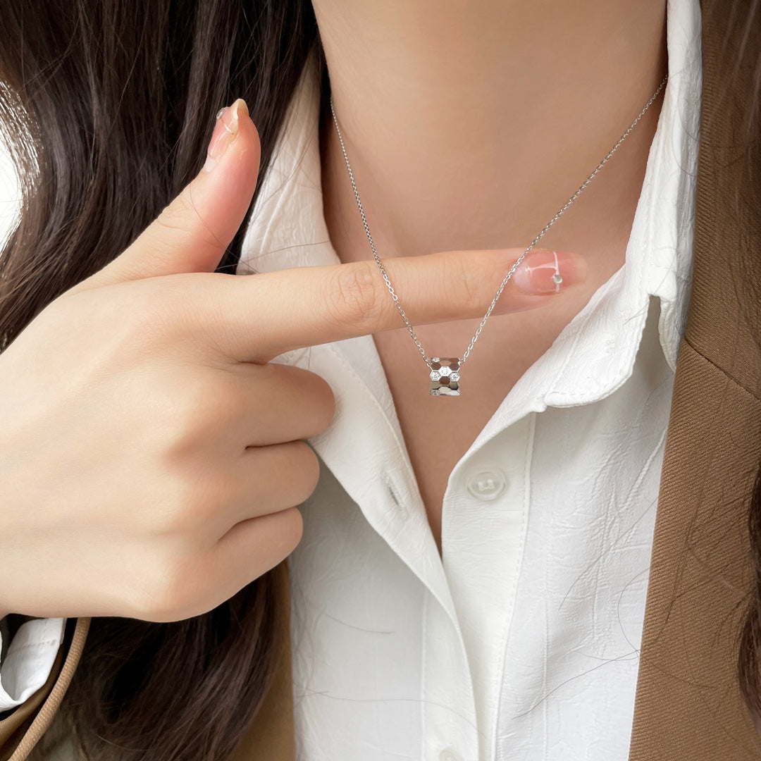 [sparkle Jewelry ]BEE MINI PEDANT DIAMOND NECKLACE