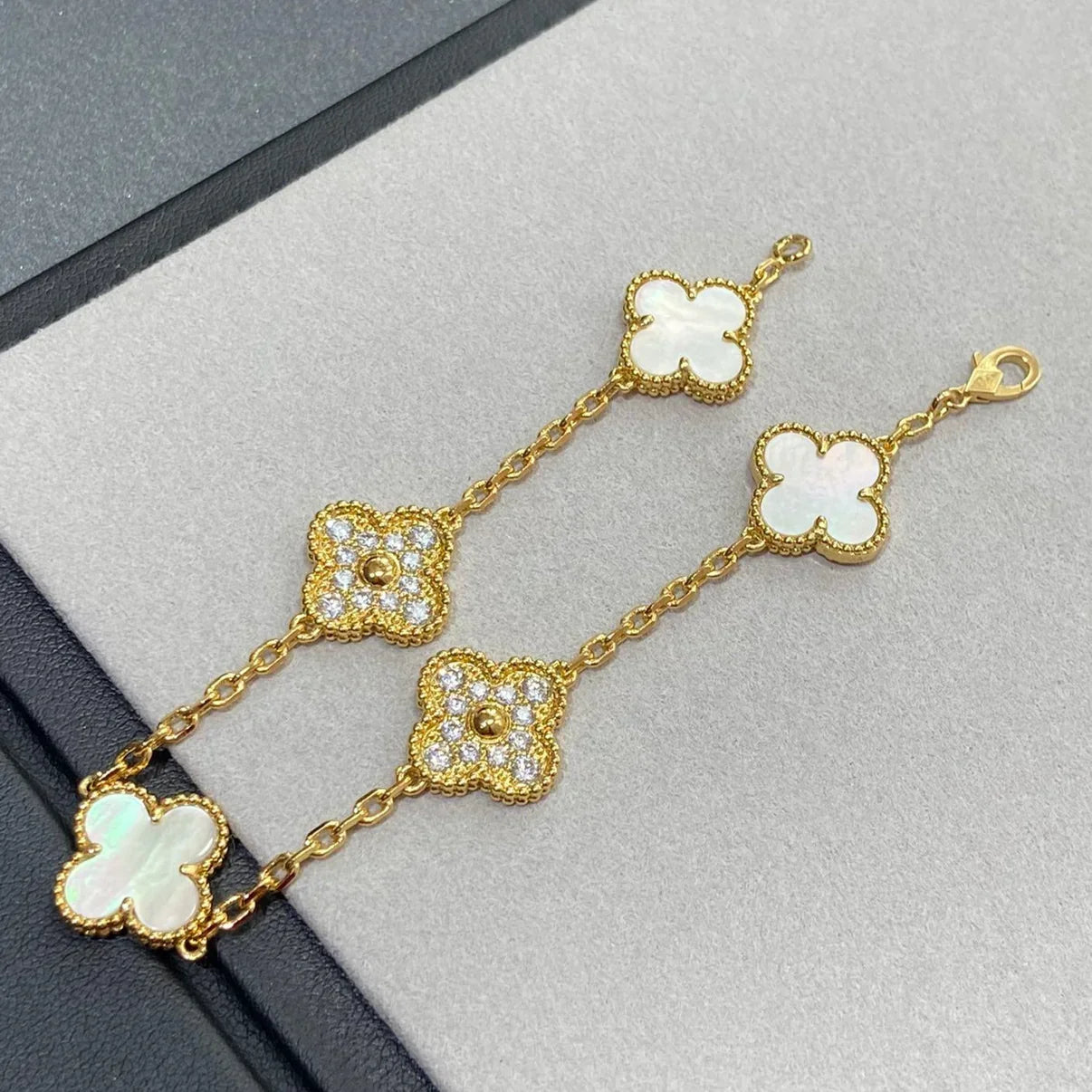 [Sparkle]LUCKY CLOVER 5モチーフ ブレスレット - マザーオブパール コレクション