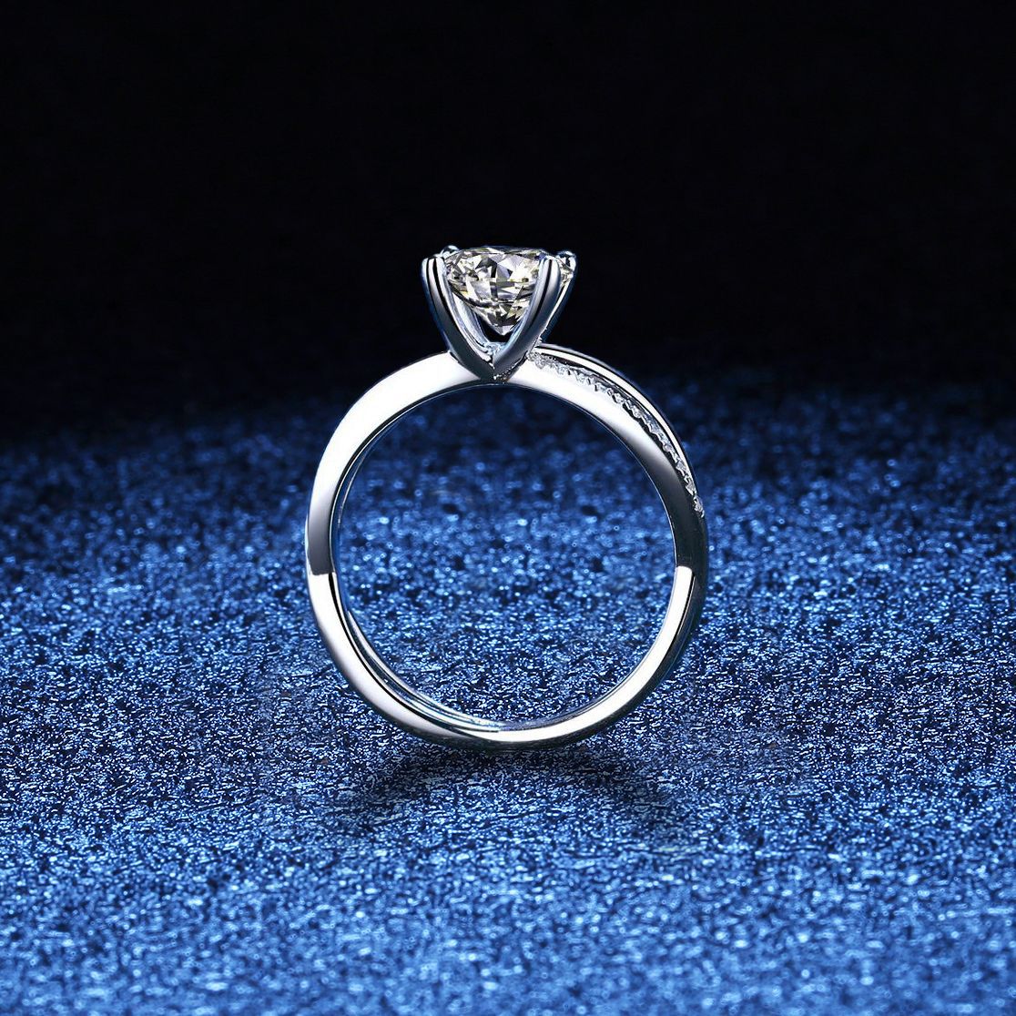 [sparkle]ELEGANT 4-PRONG CROSSOVER MOISSANITE ENGAGEMENT RING