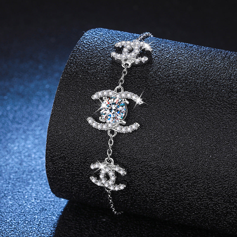 [sparkle]CLASSIC INTERLOCKING MOISSANITE BRACELET