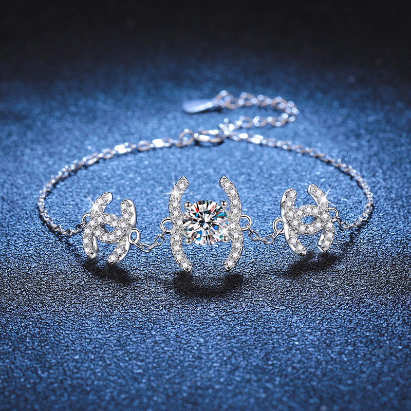 [sparkle]CLASSIC INTERLOCKING MOISSANITE BRACELET