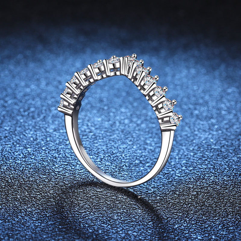[sparkle]ELEGANT V-SHAPED CHEVRON MOISSANITE RING