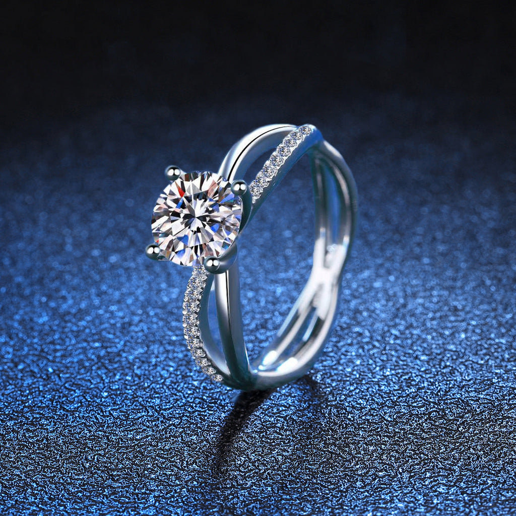 [sparkle]ELEGANT 4-PRONG CROSSOVER MOISSANITE ENGAGEMENT RING