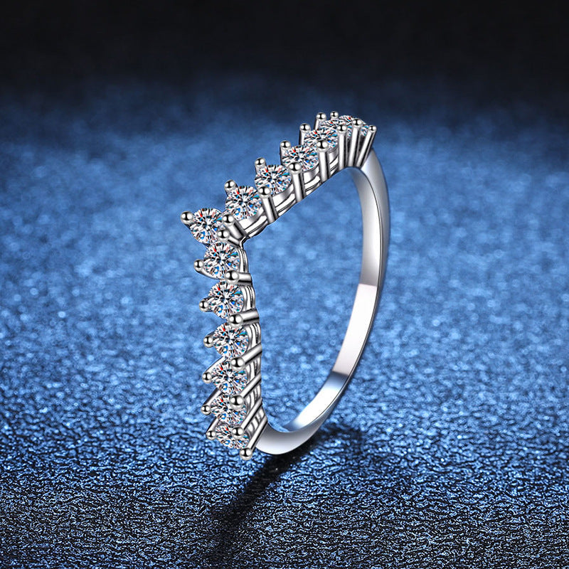 [sparkle]ELEGANT V-SHAPED CHEVRON MOISSANITE RING