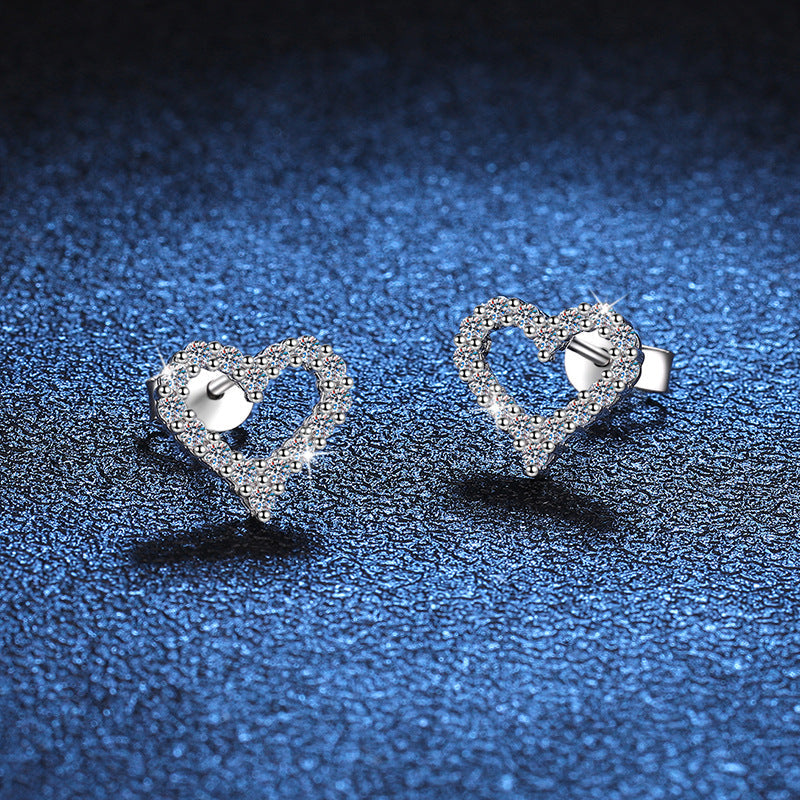 [sparkle]SPARKLING HEART-SHAPED MOISSANITE STUD EARRINGS