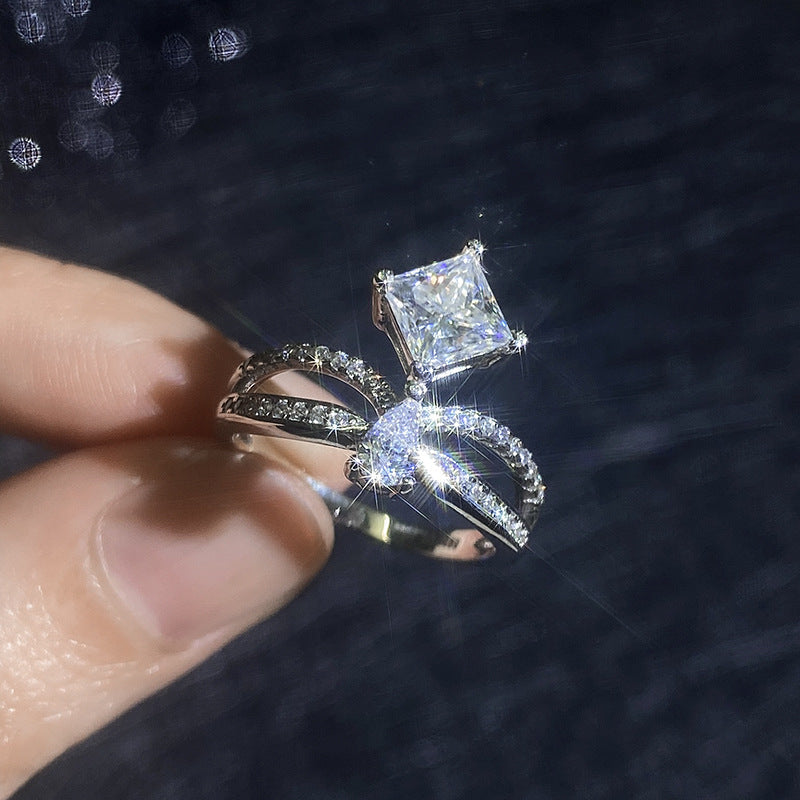 [sparkle]ELEGANT DOUBLE-TWISTED MOISSANITE RING