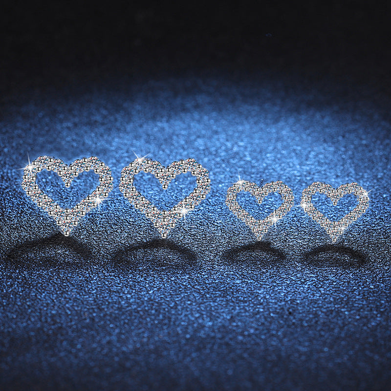 [sparkle]SPARKLING HEART-SHAPED MOISSANITE STUD EARRINGS