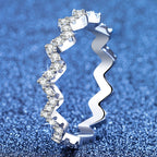[sparkle]CHIC WAVY MOISSANITE ETERNITY RING