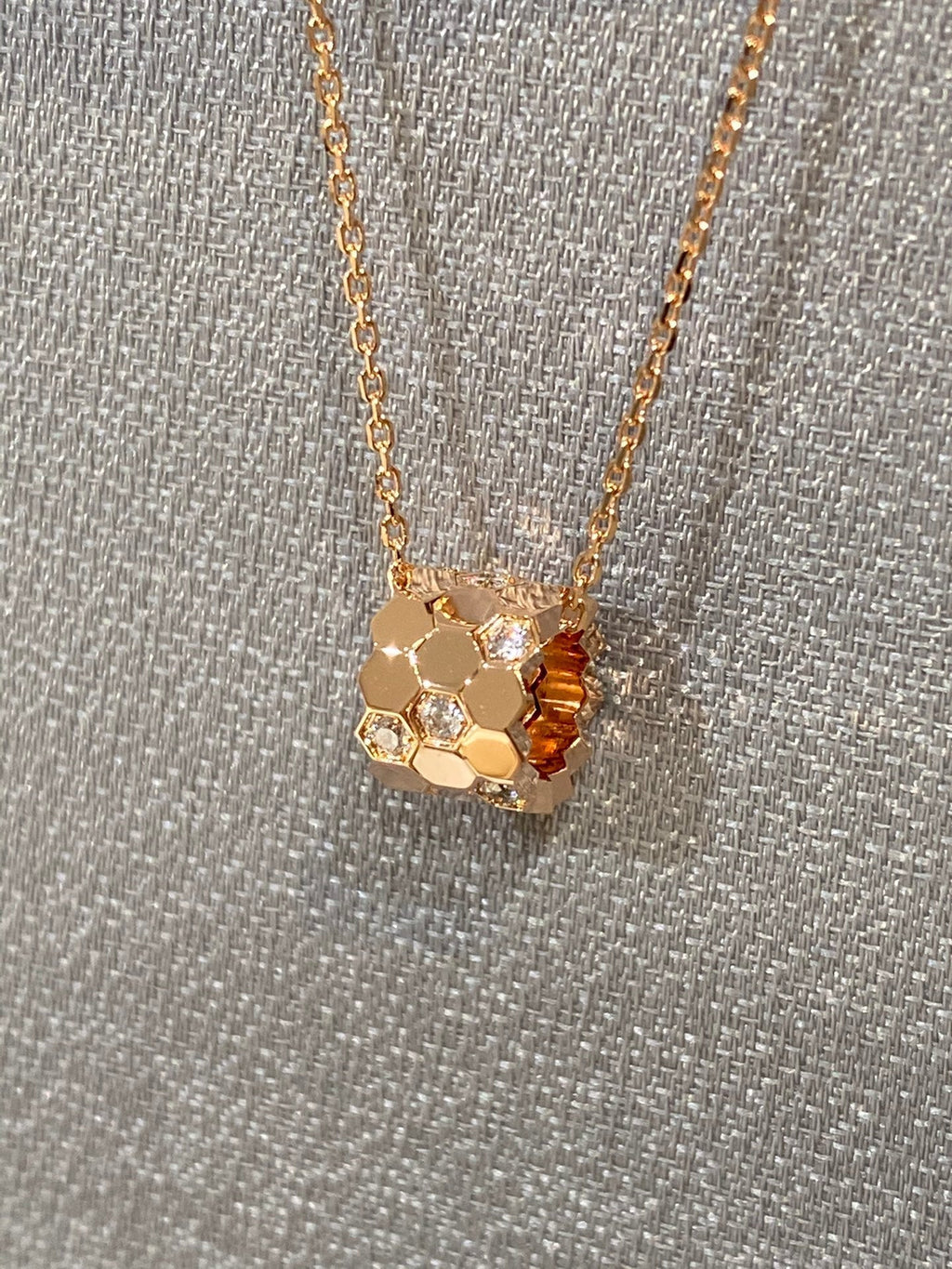 [sparkle Jewelry ]BEE LOVE DIAMOND NECKLACE