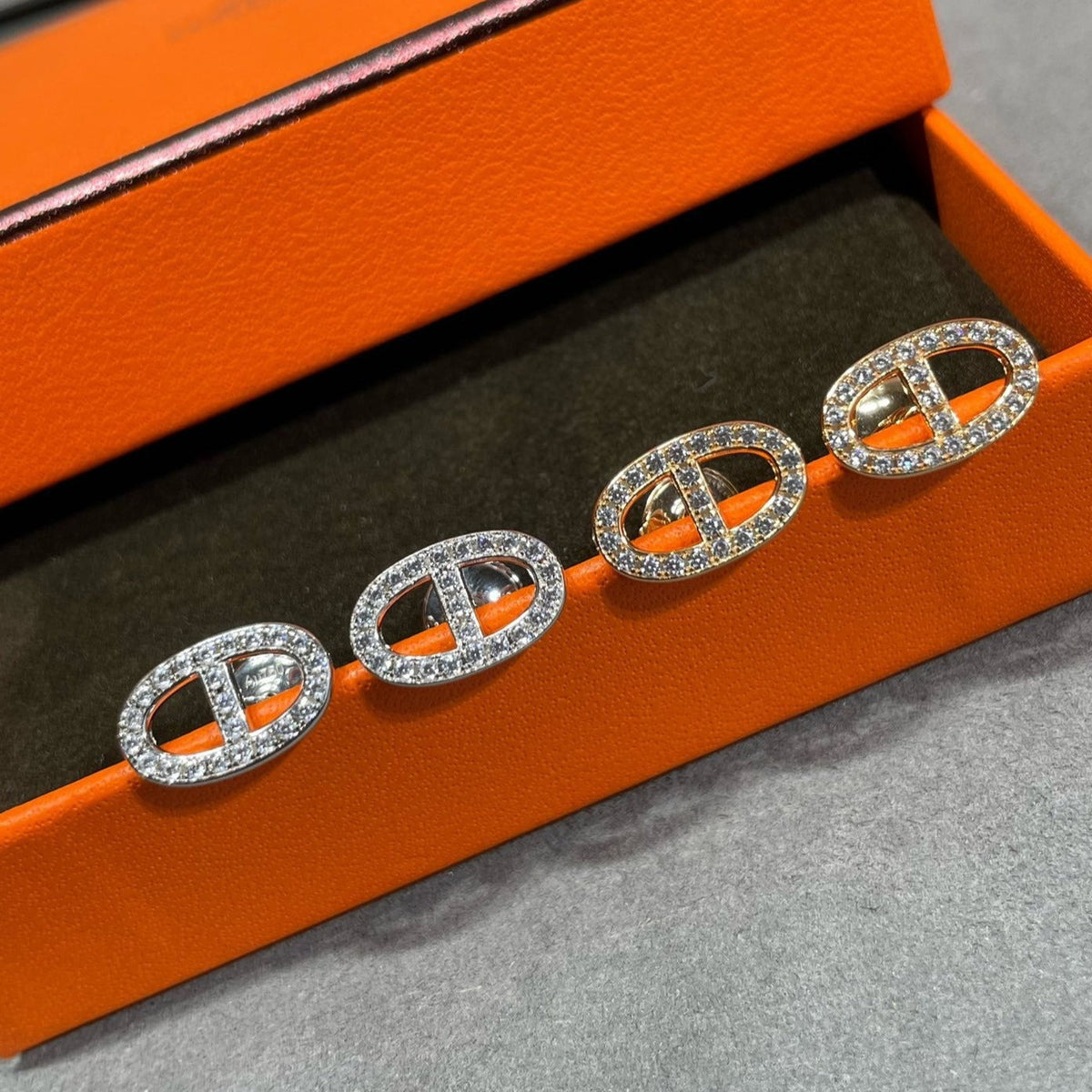 [sparkle Jewelry ]HM FULL DIAMOND PIG NOSE STUD EARRINGS