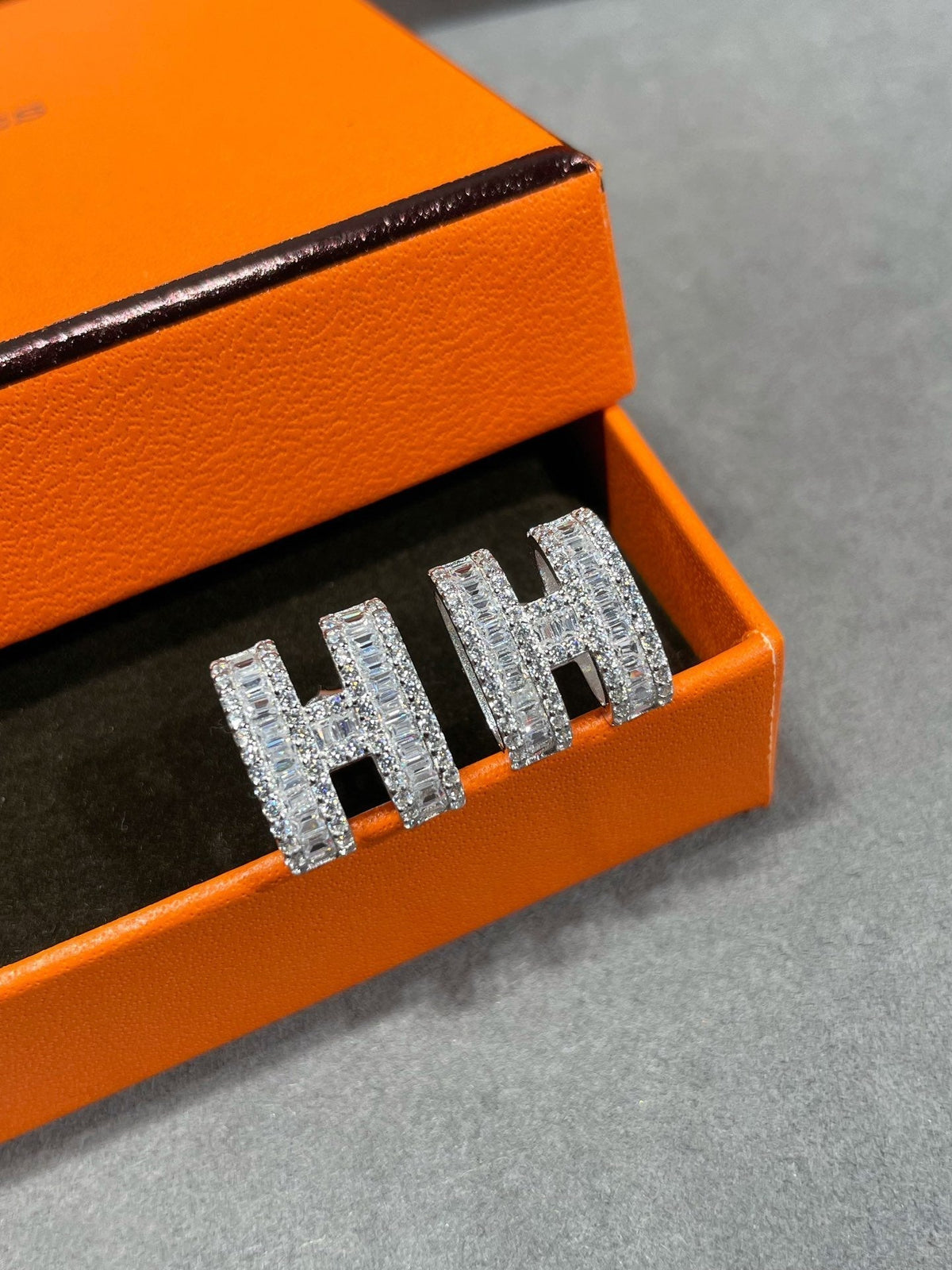 [sparkle Jewelry ]H STUD EARRINGS WITH SILVER DIAMONDS