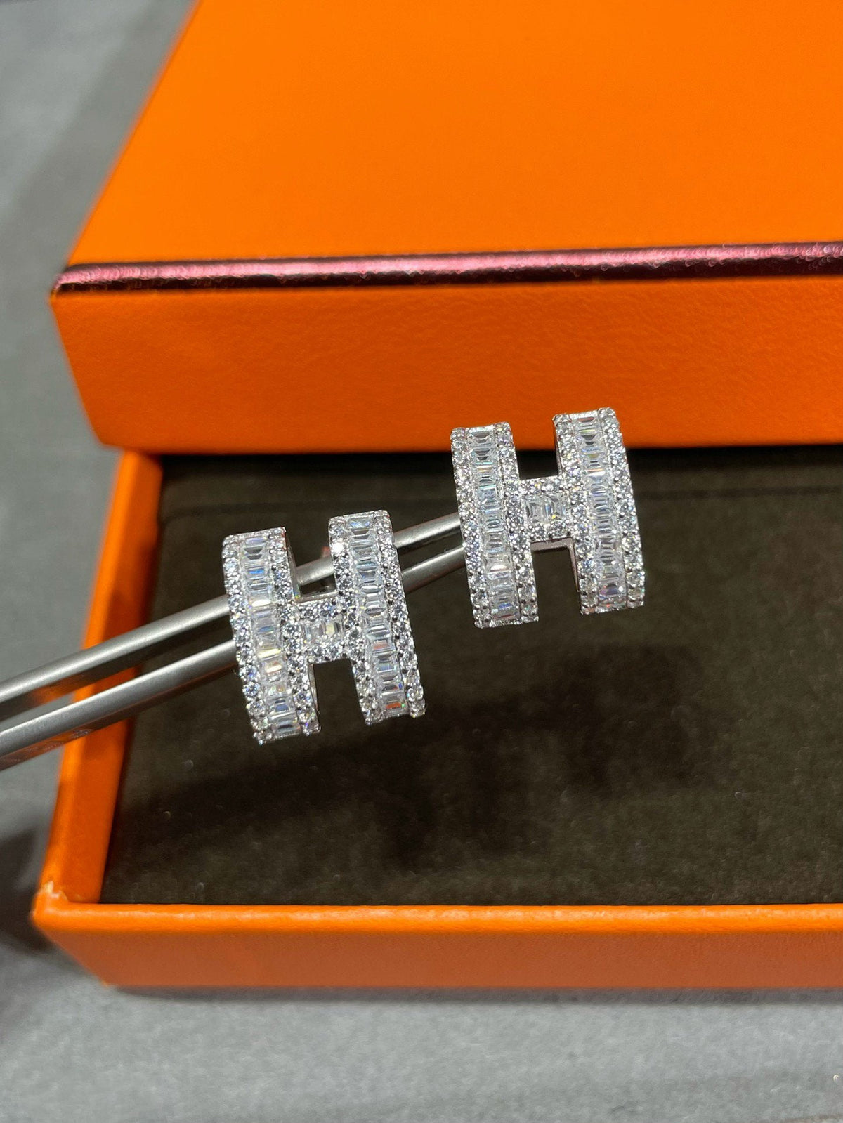 [sparkle Jewelry ]H STUD EARRINGS WITH SILVER DIAMONDS