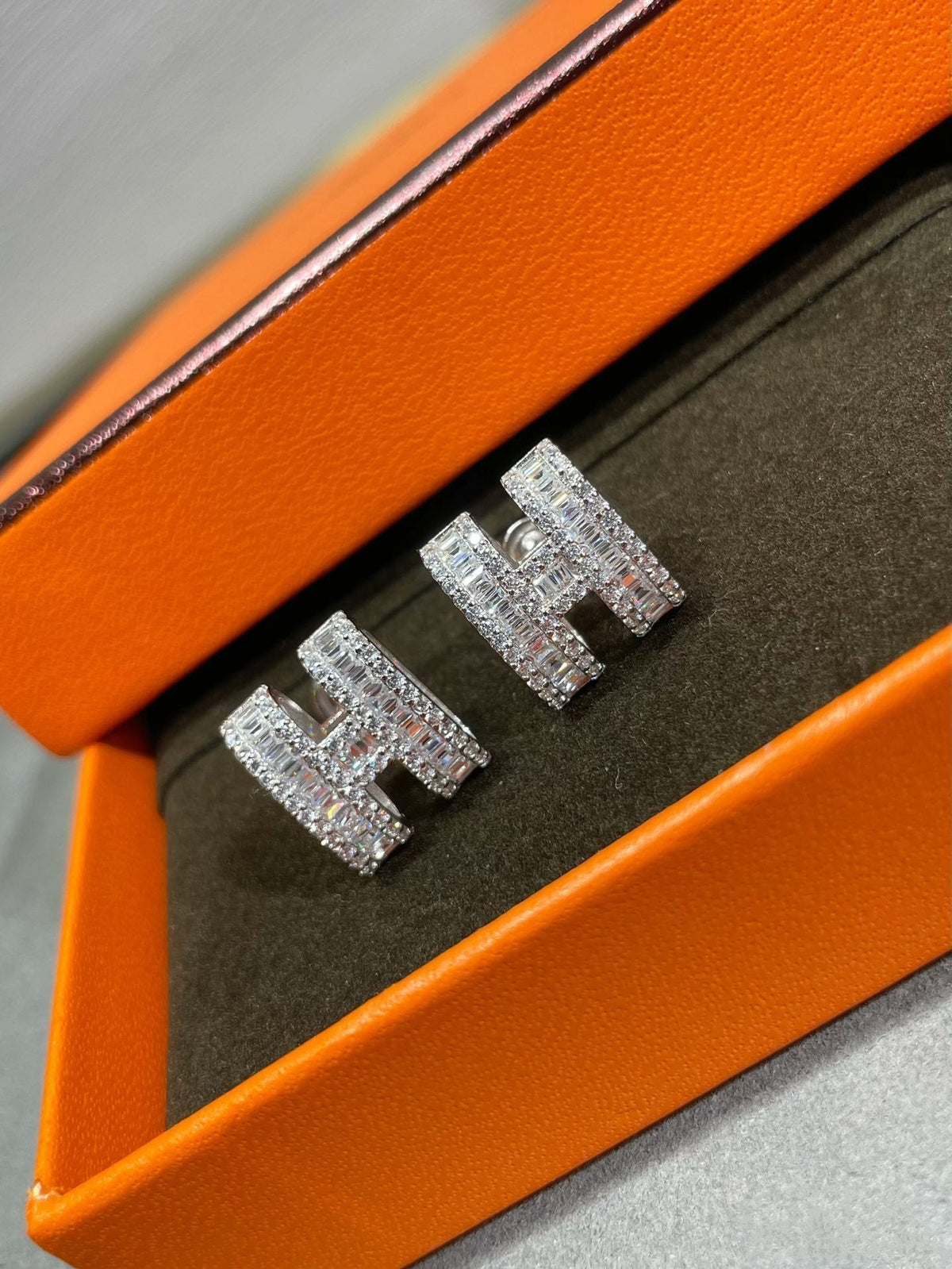 [sparkle Jewelry ]H STUD EARRINGS WITH SILVER DIAMONDS