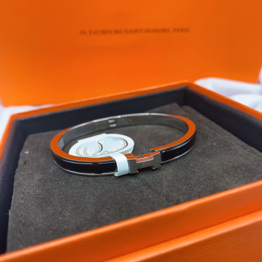 [sparkle Jewelry ]CLASSIC HM CLIC BLACK 8MM ENAMEL BRACELET