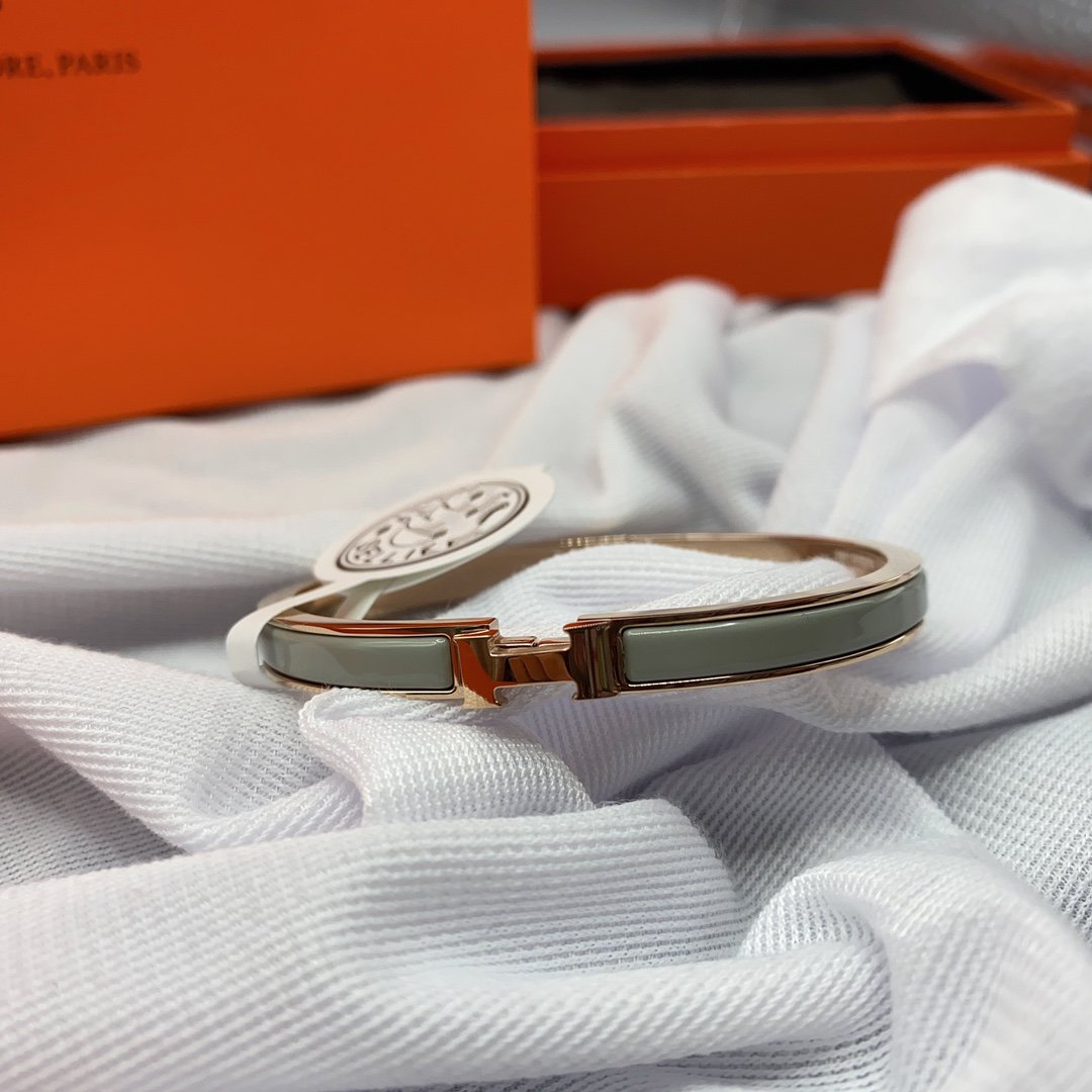 [sparkle Jewelry ]CLASSIC HM CLIC GREEN 8MM ENAMEL BRACELET