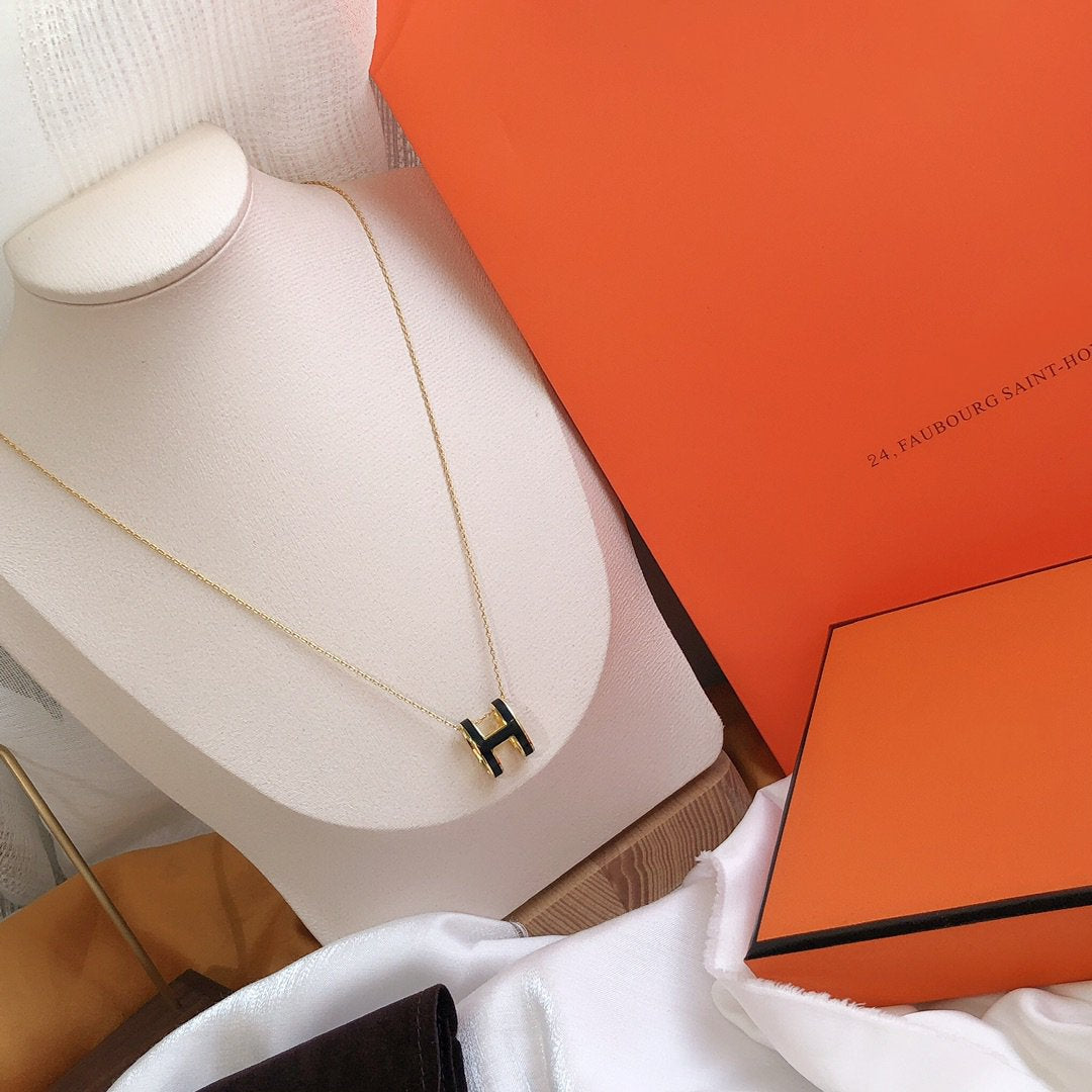 [sparkle Jewelry ]HM CLIC BLACK ENAMEL GOLD NECKLACE