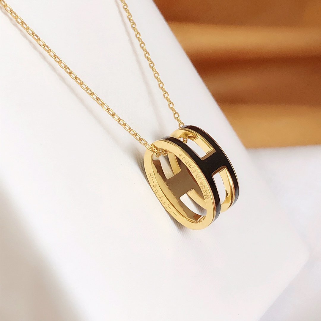 [sparkle Jewelry ]HM CLIC BLACK ENAMEL GOLD NECKLACE