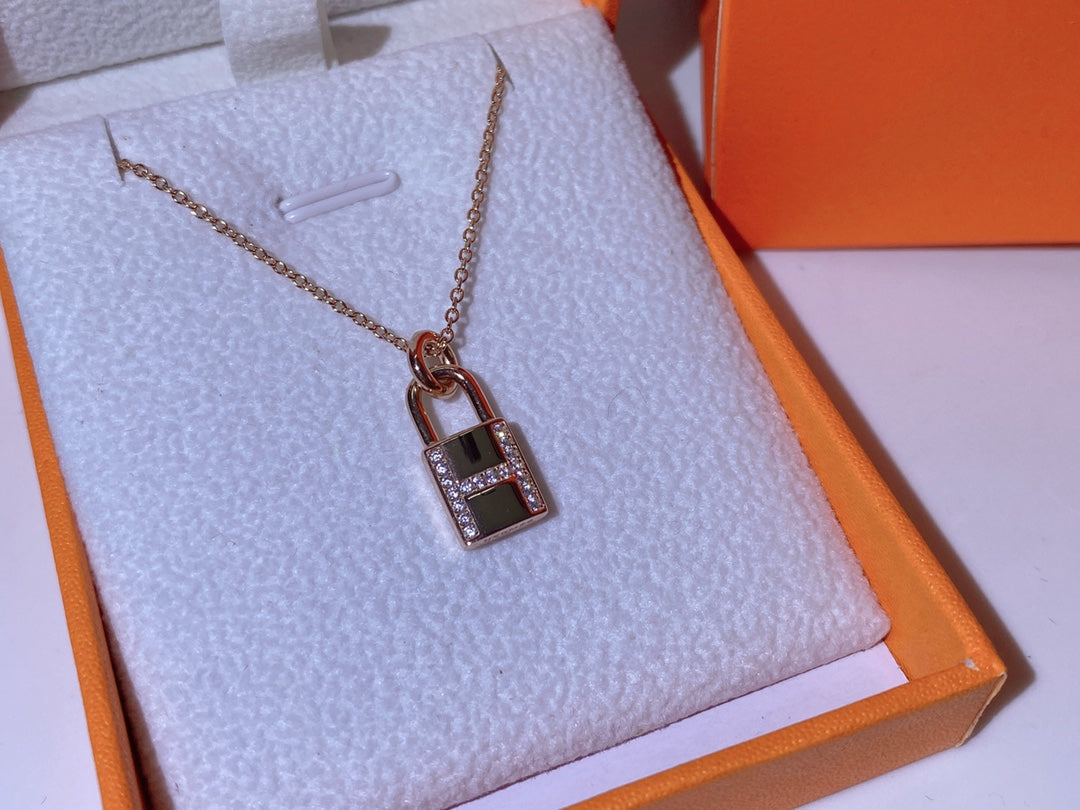 [sparkle Jewelry ]HM ADVANCED NICHE LOCK HEAD NECKLACE DIAMONDS