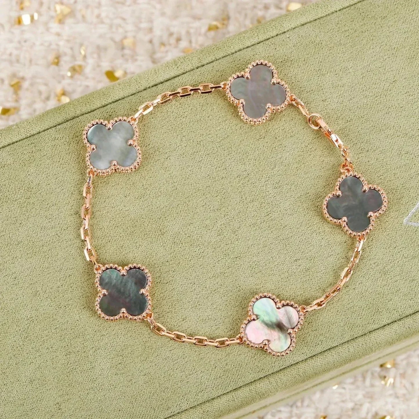 [Sparkle]LUCKY CLOVER 5モチーフ ブレスレット - グレー マザーオブパール コレクション