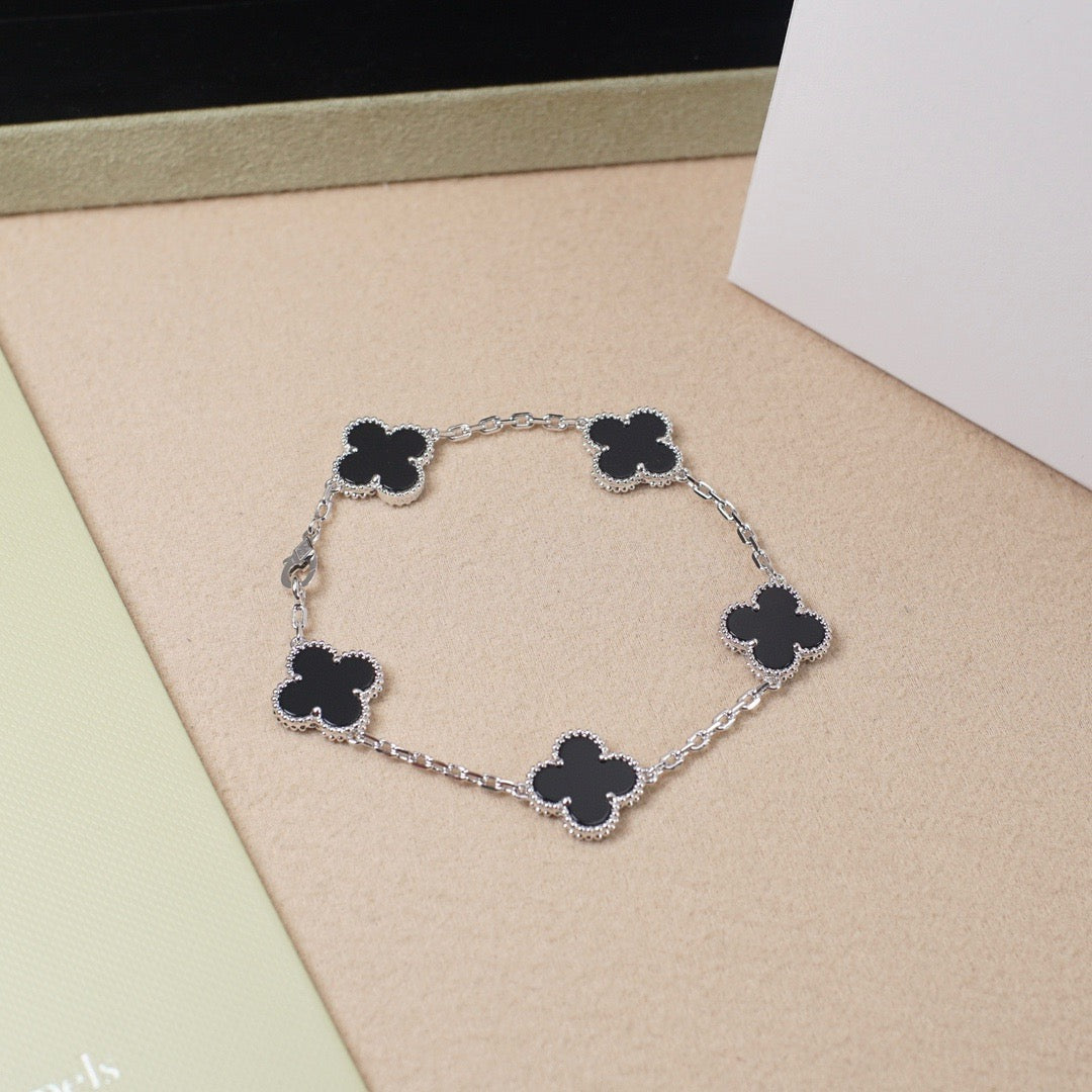 [Sparkle]GLÜCKSKLEE-ARMREIF MIT 5 MOTIVEN – KOLLEKTION SCHWARZES ONYX