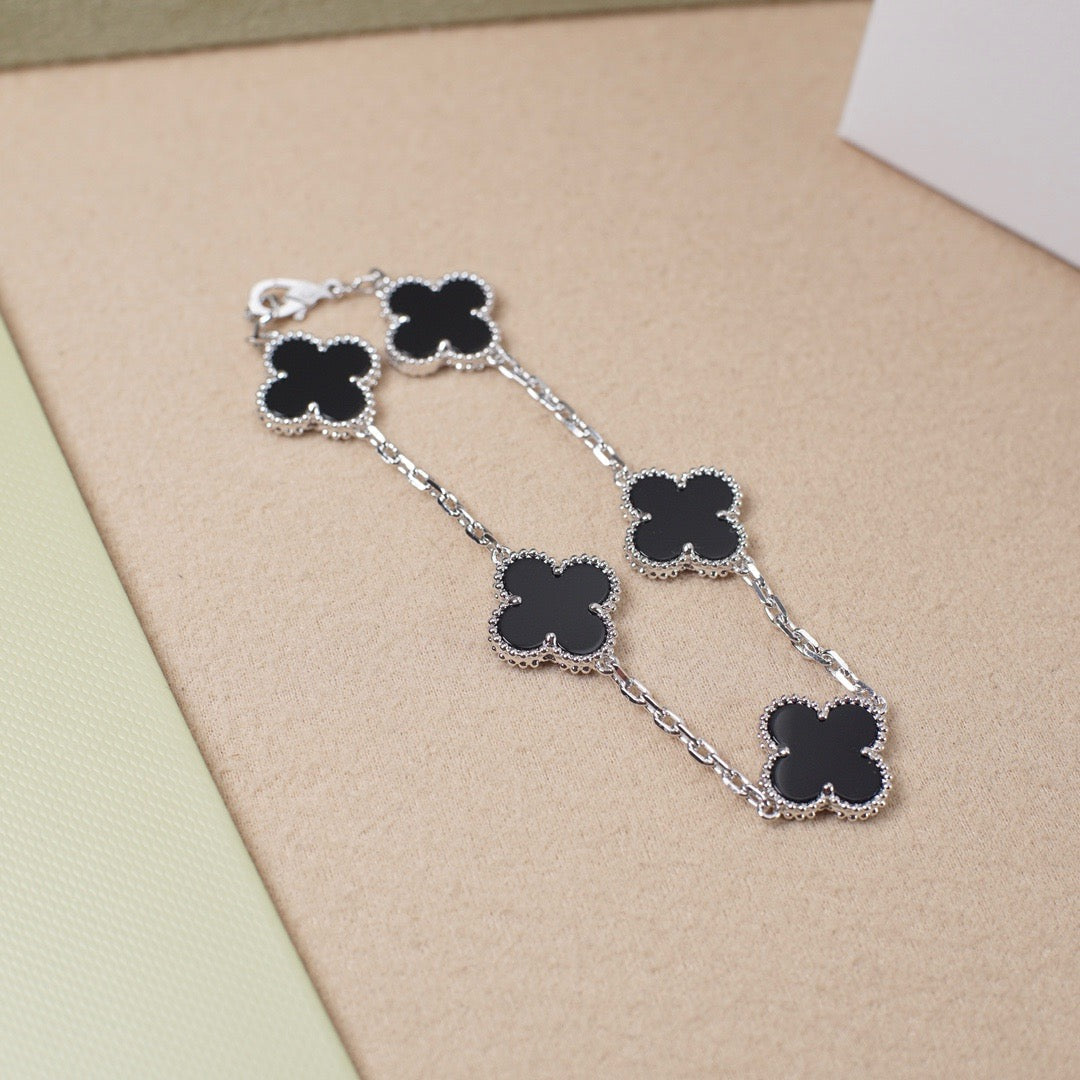[Sparkle]GLÜCKSKLEE-ARMREIF MIT 5 MOTIVEN – KOLLEKTION SCHWARZES ONYX