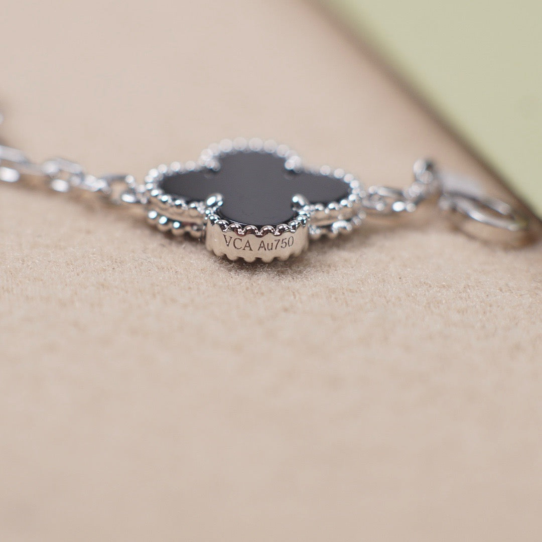 [Sparkle]GLÜCKSKLEE-ARMREIF MIT 5 MOTIVEN – KOLLEKTION SCHWARZES ONYX