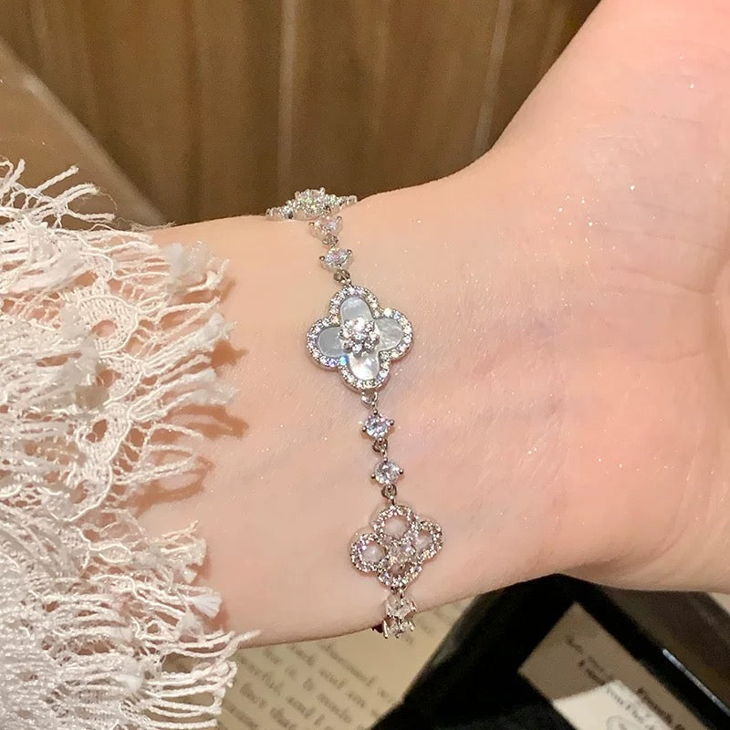 [sparkle Jewelry ]CLOVER 5 MOTIF PINK BLUE RED WHITE BRACELET