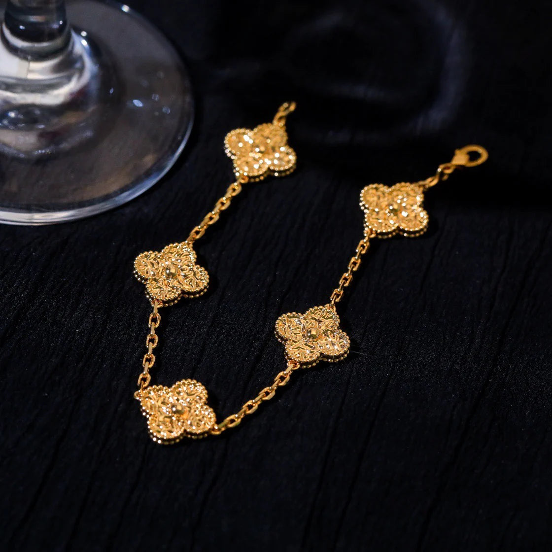 [Sparkle]GLÜCKKLEE-ARMBAND MIT 5 MOTIVEN – BRONZIERUNG