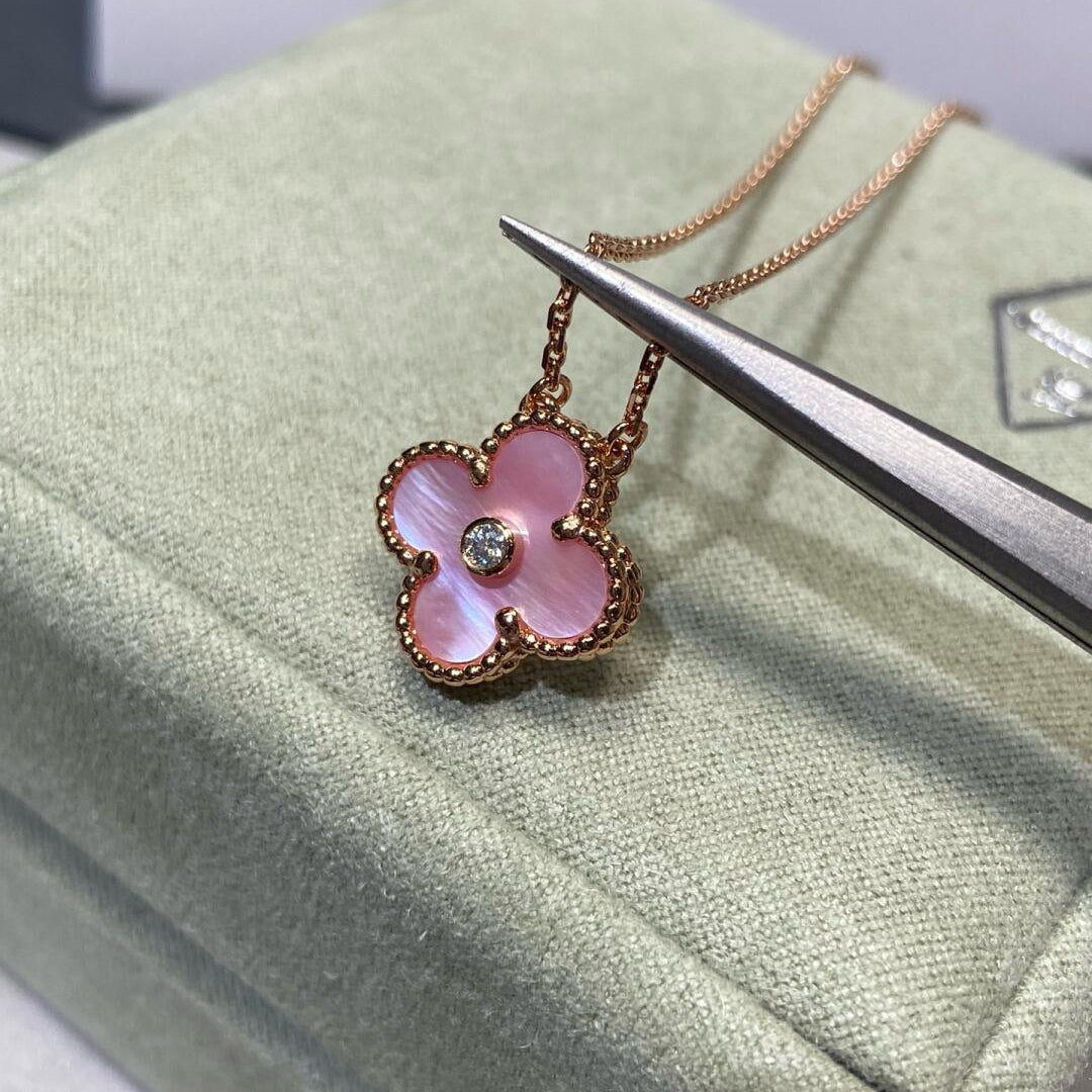 [sparkle Jewelry ]CLOVER 15MM DIAMOND PINK MOP NECKLACE