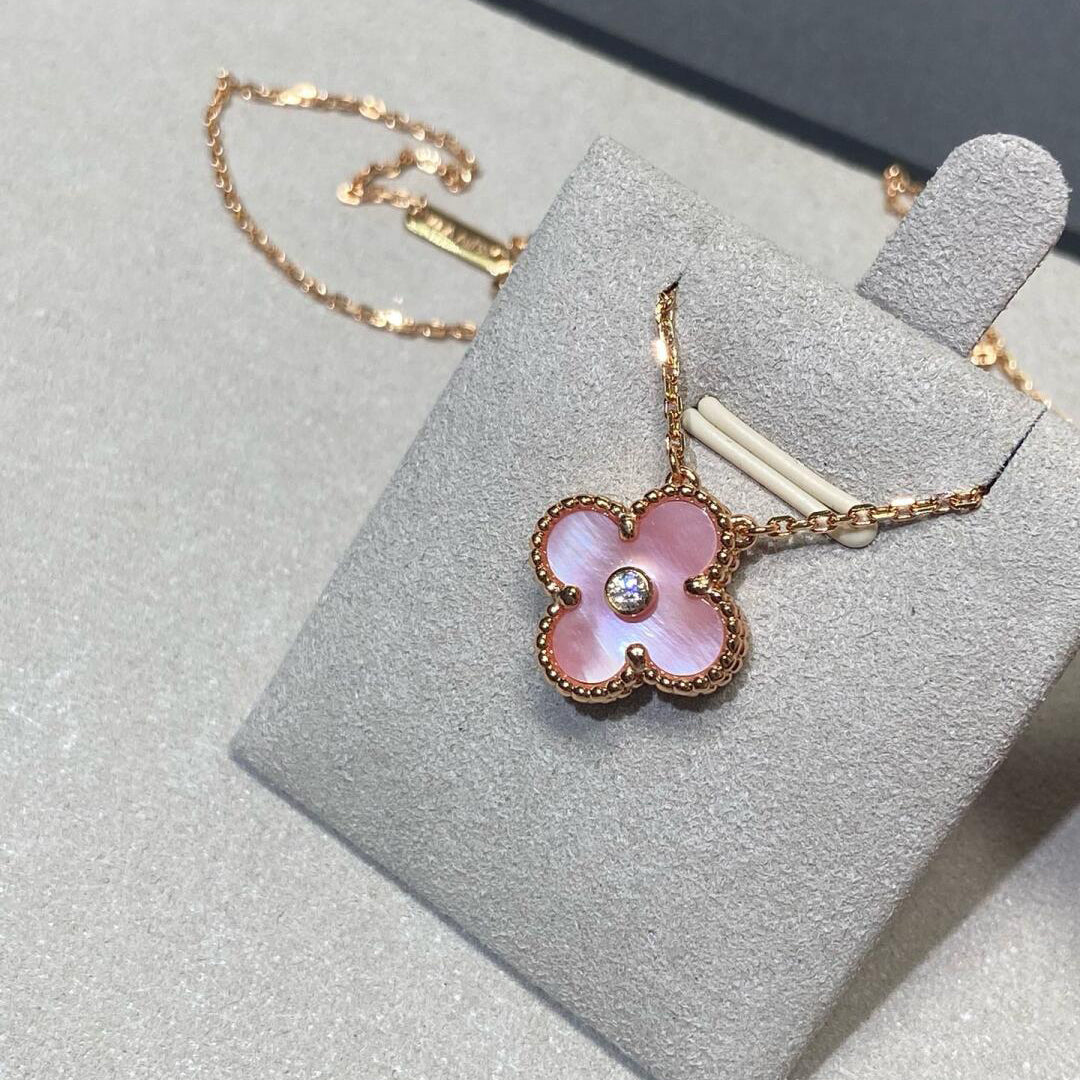 [sparkle Jewelry ]CLOVER 15MM DIAMOND PINK MOP NECKLACE