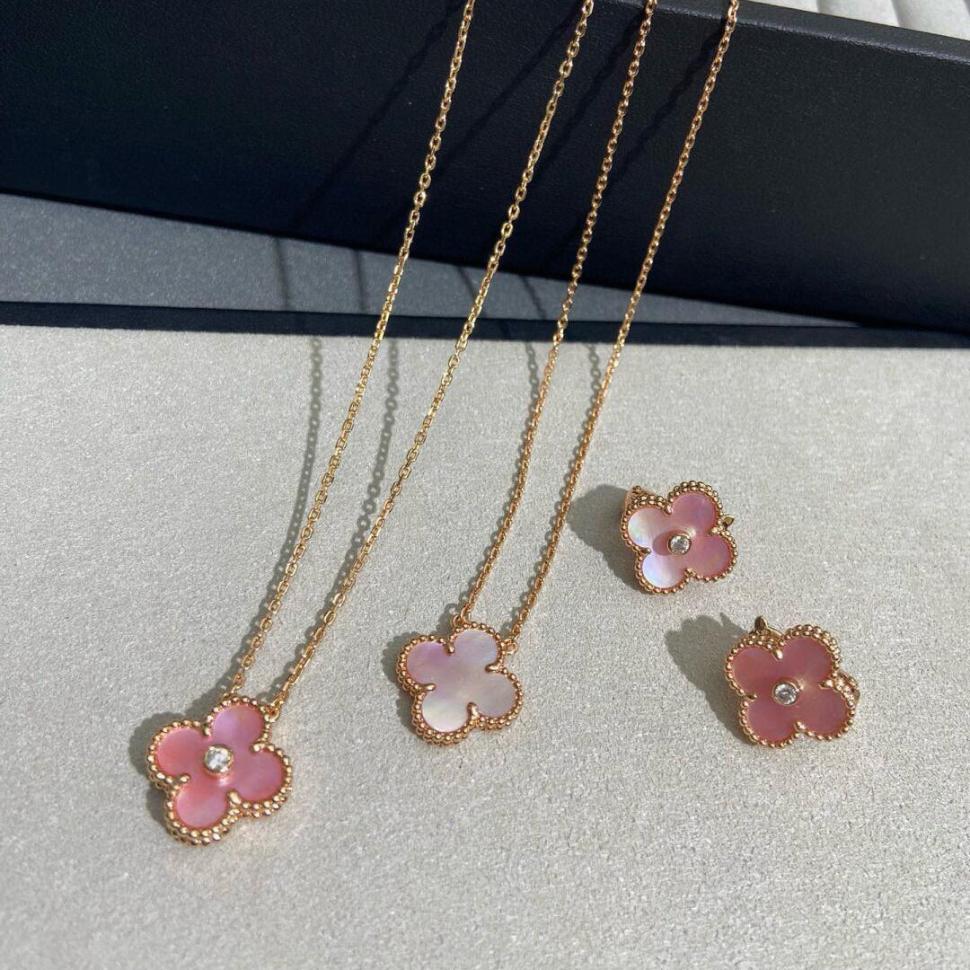 [sparkle Jewelry ]CLOVER MEDIUM 1 DIAMOND PINK EARRINGS