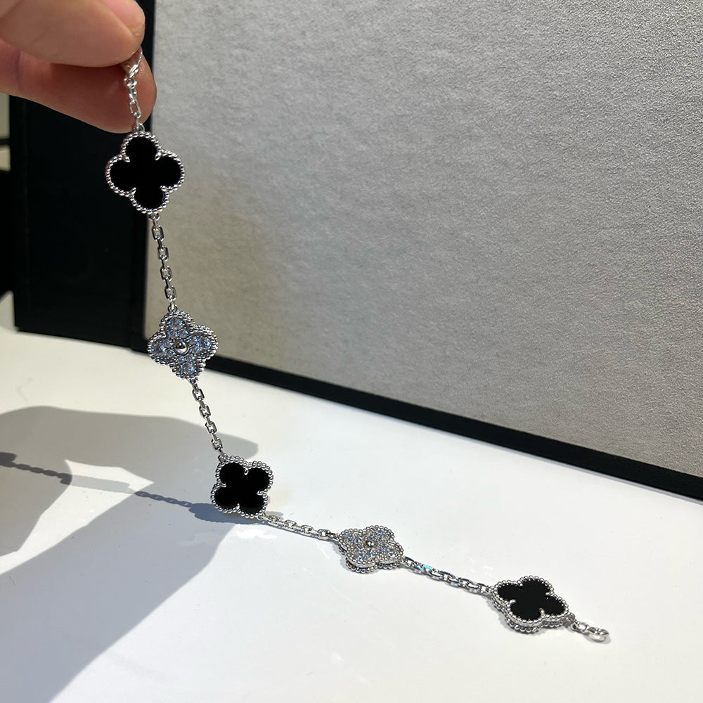 [Sparkle]GLÜCKSKLEE-ARMREIF MIT 5 MOTIVEN – KOLLEKTION SCHWARZES ONYX