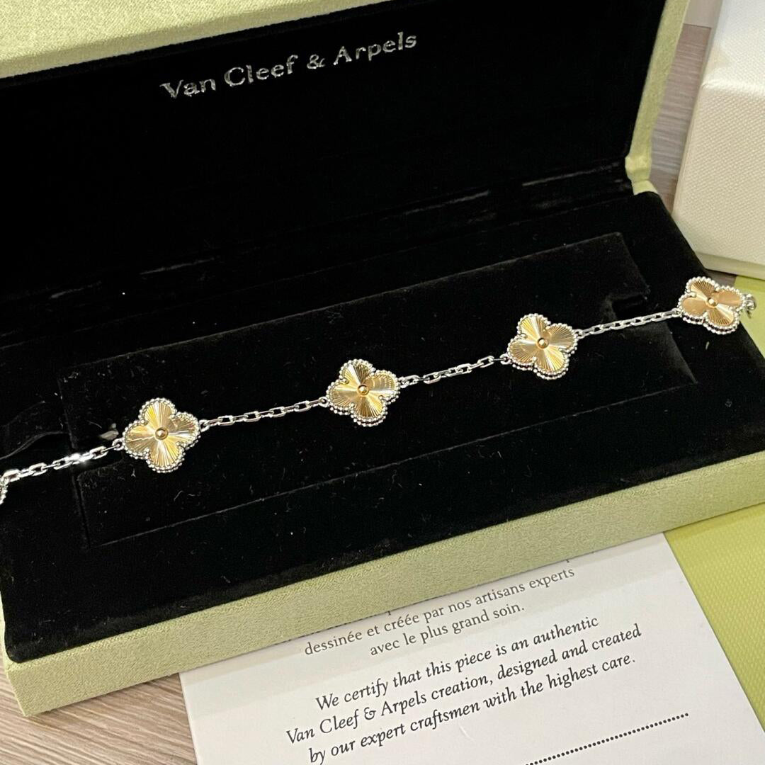 [sparkle Jewelry ]CLOVER  5 MOTIFS  CHRISTMAS LIMITED EDITION BRACELET