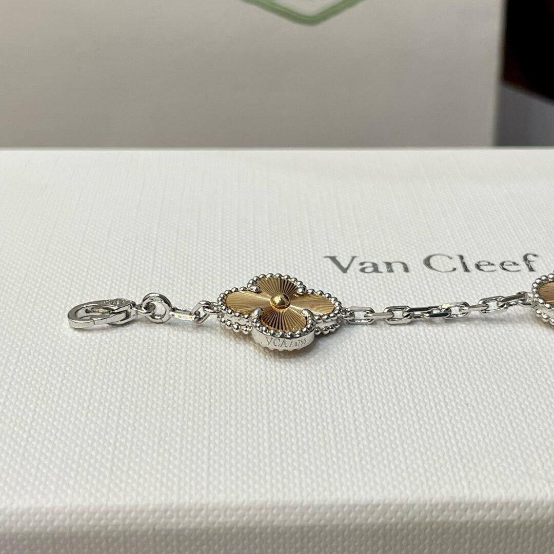 [sparkle Jewelry ]CLOVER  5 MOTIFS  CHRISTMAS LIMITED EDITION BRACELET