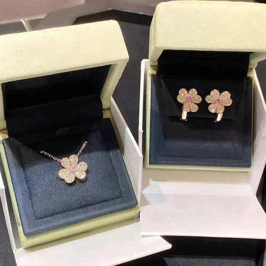[Sparkle]PAVÉ DIAMOND BUTTERFLY CHARM NECKLACE