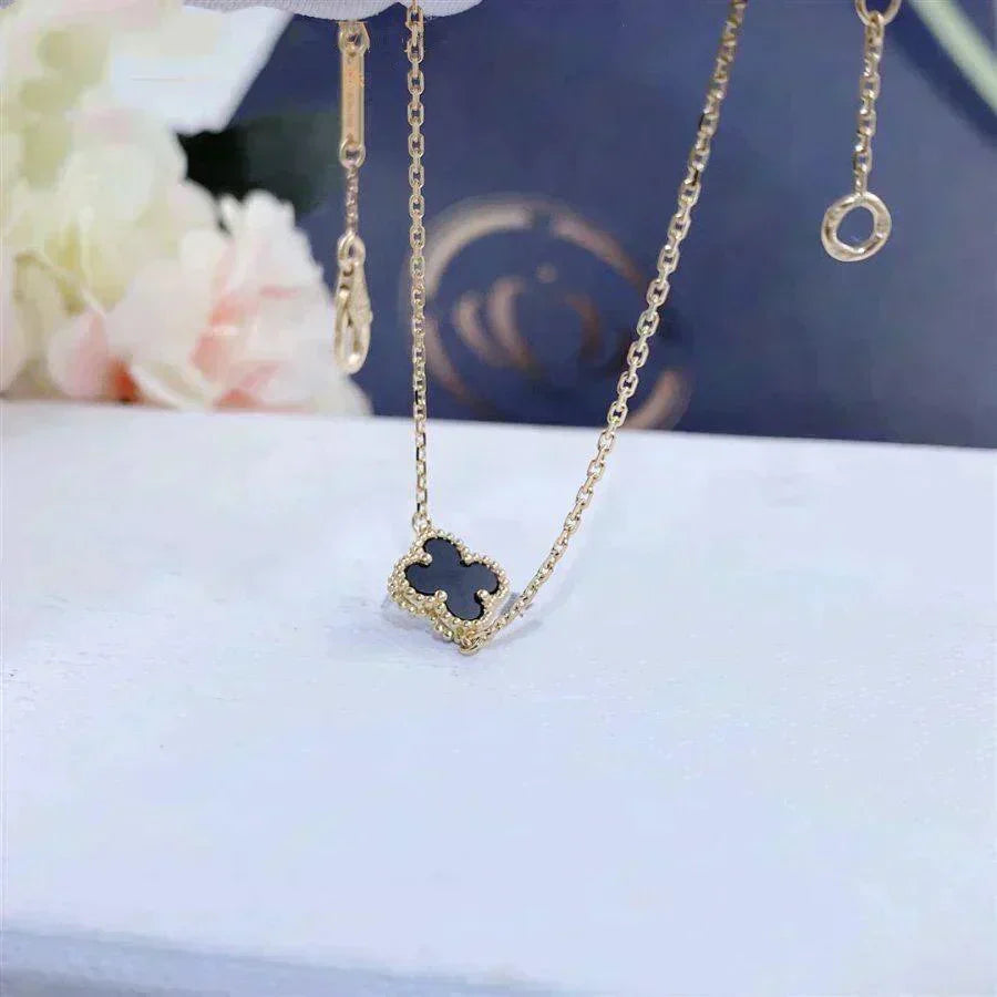 [sparkle Jewelry ]CLOVER ONYX SINGLE FLOWER BRACELET