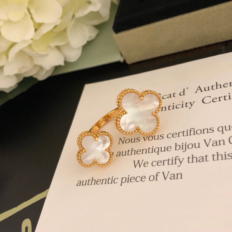 [sparkle Jewelry ]CLOVER BETWEEN THE FINGER RING