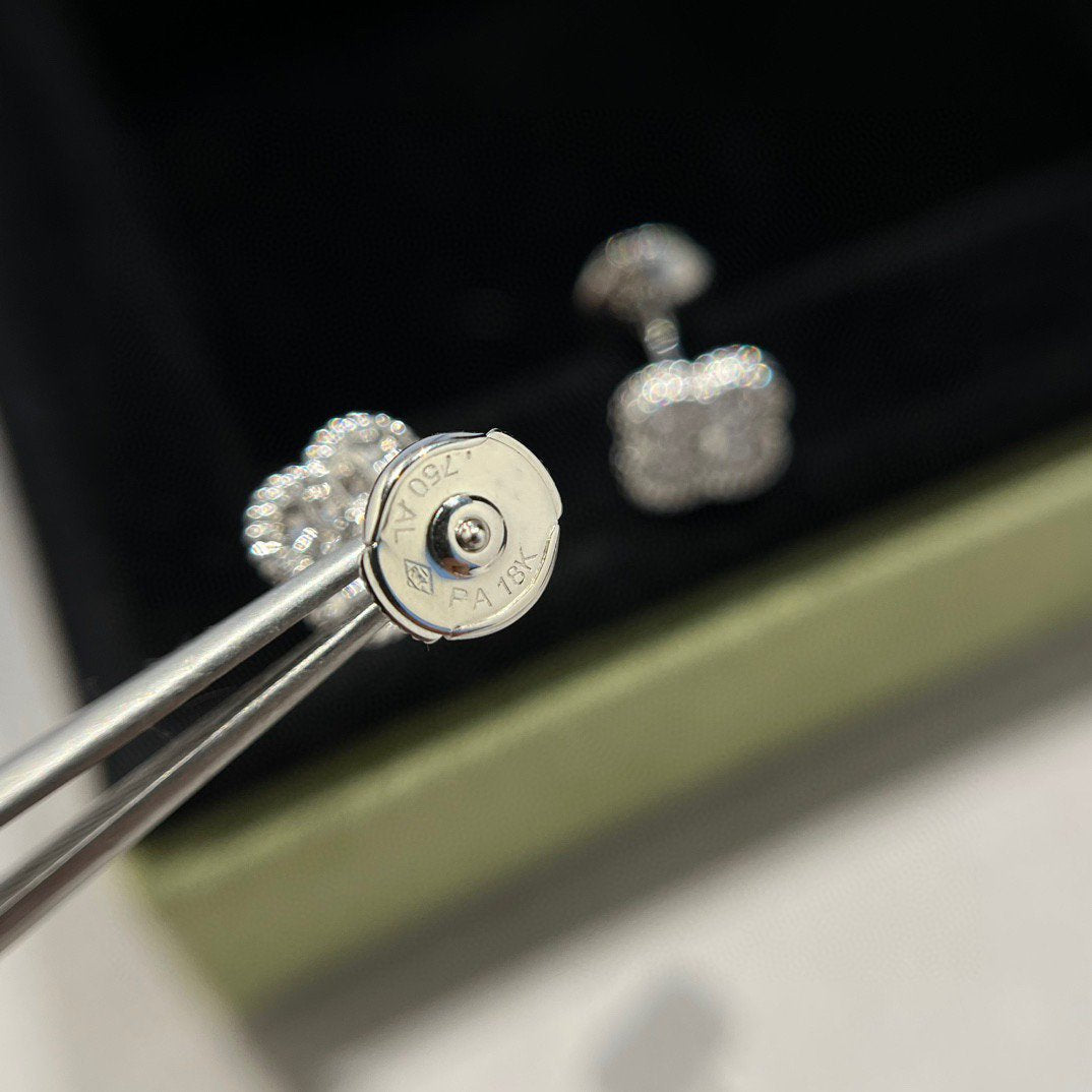 [sparkle Jewelry ]CLOVER MINI DIAMOND STUD EARRINGS