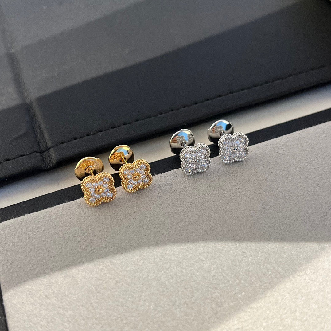 [sparkle Jewelry ]CLOVER MINI DIAMOND STUD EARRINGS