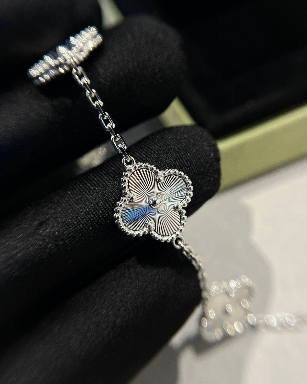 [sparkle Jewelry ] CLOVER 5 MOTIF LASER BRACELET COLLECTION