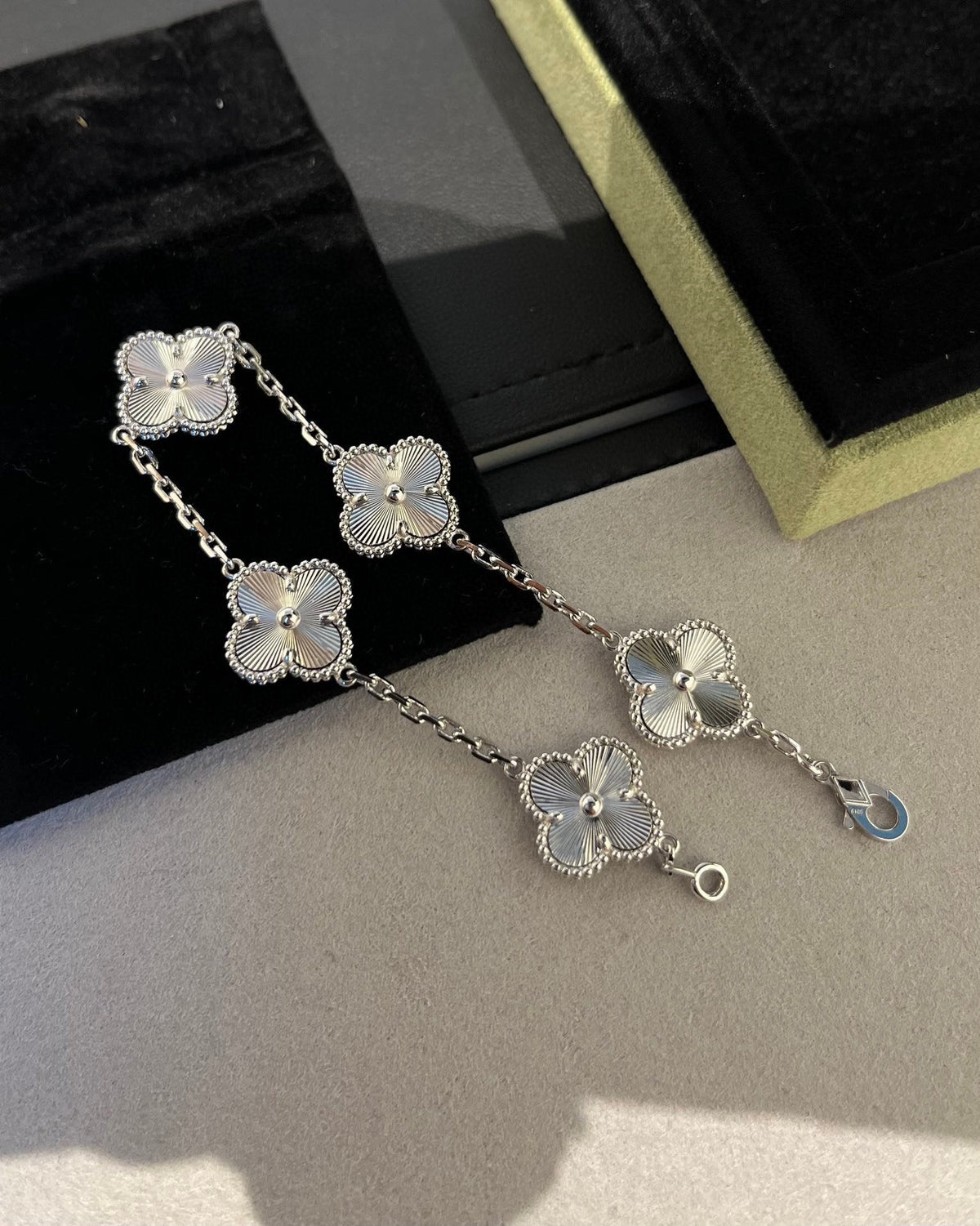 [sparkle Jewelry ] CLOVER 5 MOTIF LASER BRACELET COLLECTION
